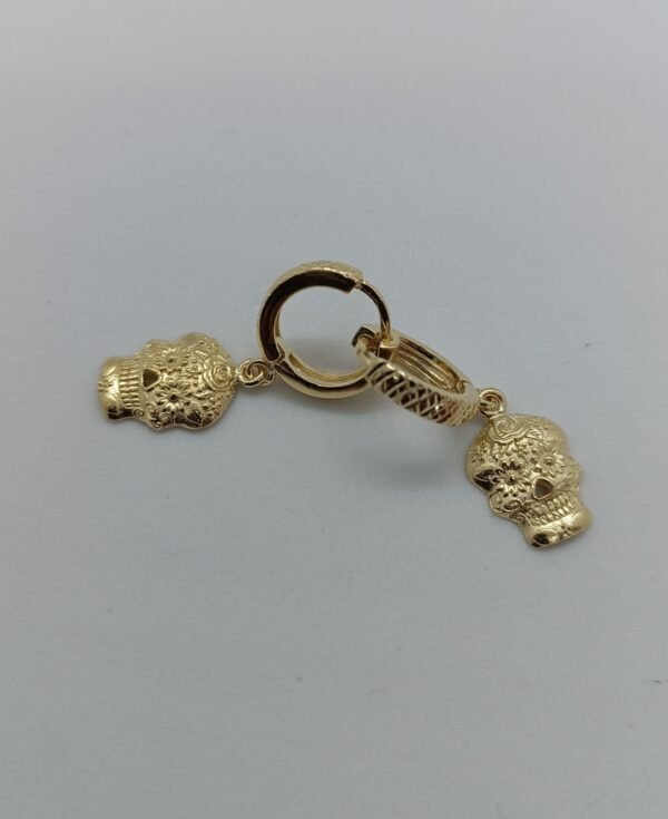 Arracadas Cauxicalli Arracadas Cauxicalli. Laminado de oro con dije de calaverita