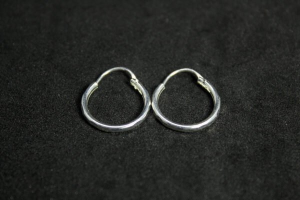 Arracadas Alma de Plata Arracadas Alma de Plata. Plata .925, diseño clásico y robusto (1.5 cm / 1.2 gr). ¡Elegancia esencial!