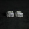 Arracadas Destello Artesanal Arracadas Destello Artesanal. Plata .925, aro ancho tipo huggie con pavé de circonias (1.2 cm / 3.9 gr). ¡Audaces y muy brillantes!