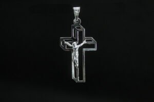 Crucifijo de la Fe Eterna Crucifijo de la Fe Eterna. Plata .925, diseño de doble cruz moderna con Cristo. (Varios tamaños). (Dije sin cadena)