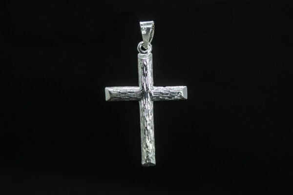 Dije Cruz de Roble Dije Cruz de Roble. Plata .925, diseño rústico que simula madera (Varios tamaños). (Dije sin cadena)