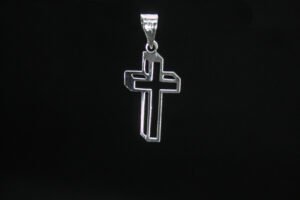 Cruz Diseño Minimalista Dije Cruz Diseño Minimalista. Plata .925, diseño moderno de doble contorno (3.0 cm Alto / 1.1 gr). (Dije sin cadena)