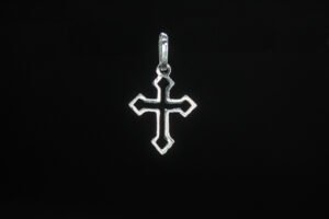 Cruz Diseño Gótico Dije Cruz Diseño Gótico. Plata .925, diseño estilizado de doble contorno (1.5 cm Alto / 0.6 gr). (Dije sin cadena)