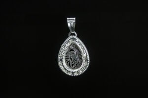 Lágrima de la Morenita Lágrima de la Morenita. Plata .925 con circonias, Virgen de Guadalupe en forma de lágrima (1.4 cm / 1.1 gr). (Dije sin cadena)