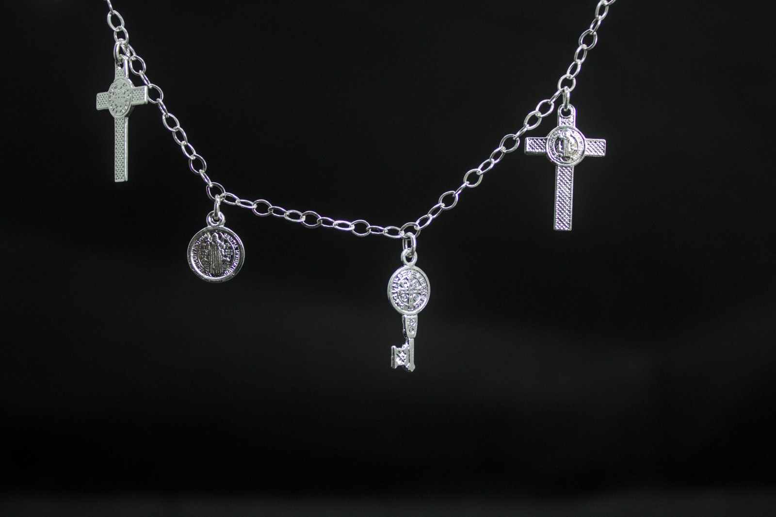 PP010_1 Pulsera Corazones Flotantes