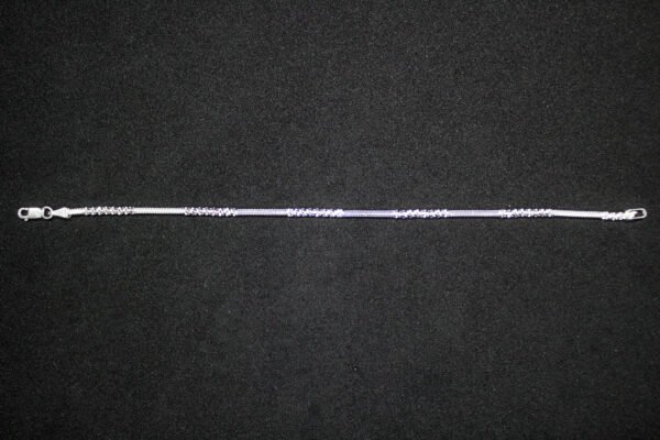 Pulsera Cordón de Luz Pulsera Cordón de Luz. Plata .925, diseño fino con acabado diamantado (18 cm / 2.5 gr). ¡Ligera y brillante!