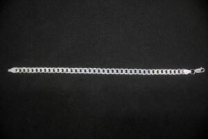 Pulsera Eslabón Cubano Diamantado Pulsera Eslabón Cubano Diamantado. Plata .925, tejido Barbado con acabado facetado (18cm/7gr y 20cm/10gr). ¡Brillo intenso!