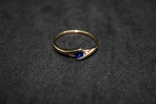 Anillo Artesanal Gema Océano y Brillo