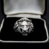 Anillo Artesanal Fuerza de la Manada Anillo Artesanal Fuerza de la Manada. Plata .925 (aprox. 7.1 gr). Diseño tridimensional de cabeza de león. Producto Artesanal. (Entrega: 5-7 días hábiles)