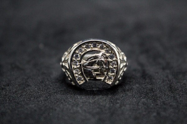 Anillo Artesanal Herradura de la Suerte